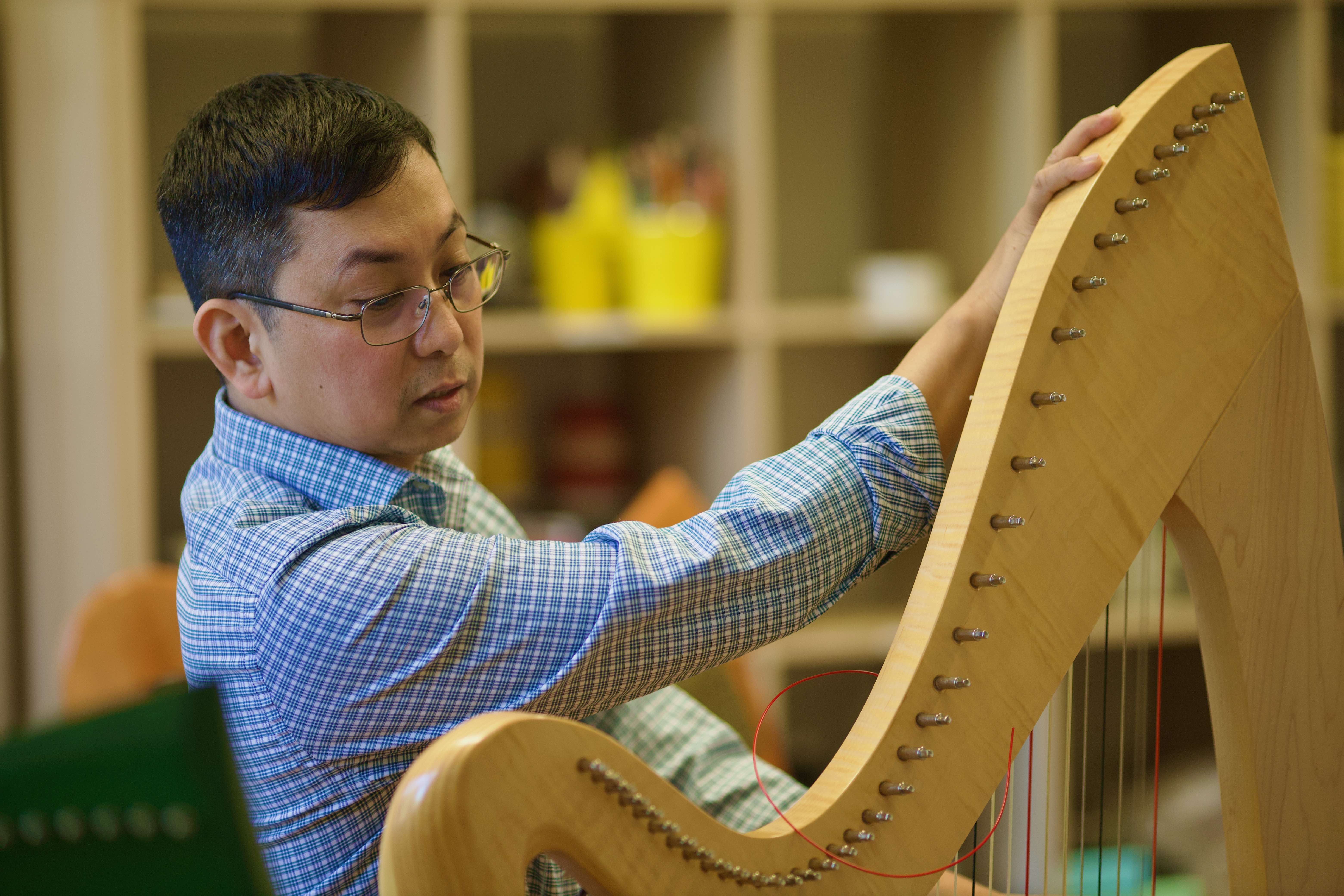 Master tuner explaining resonance