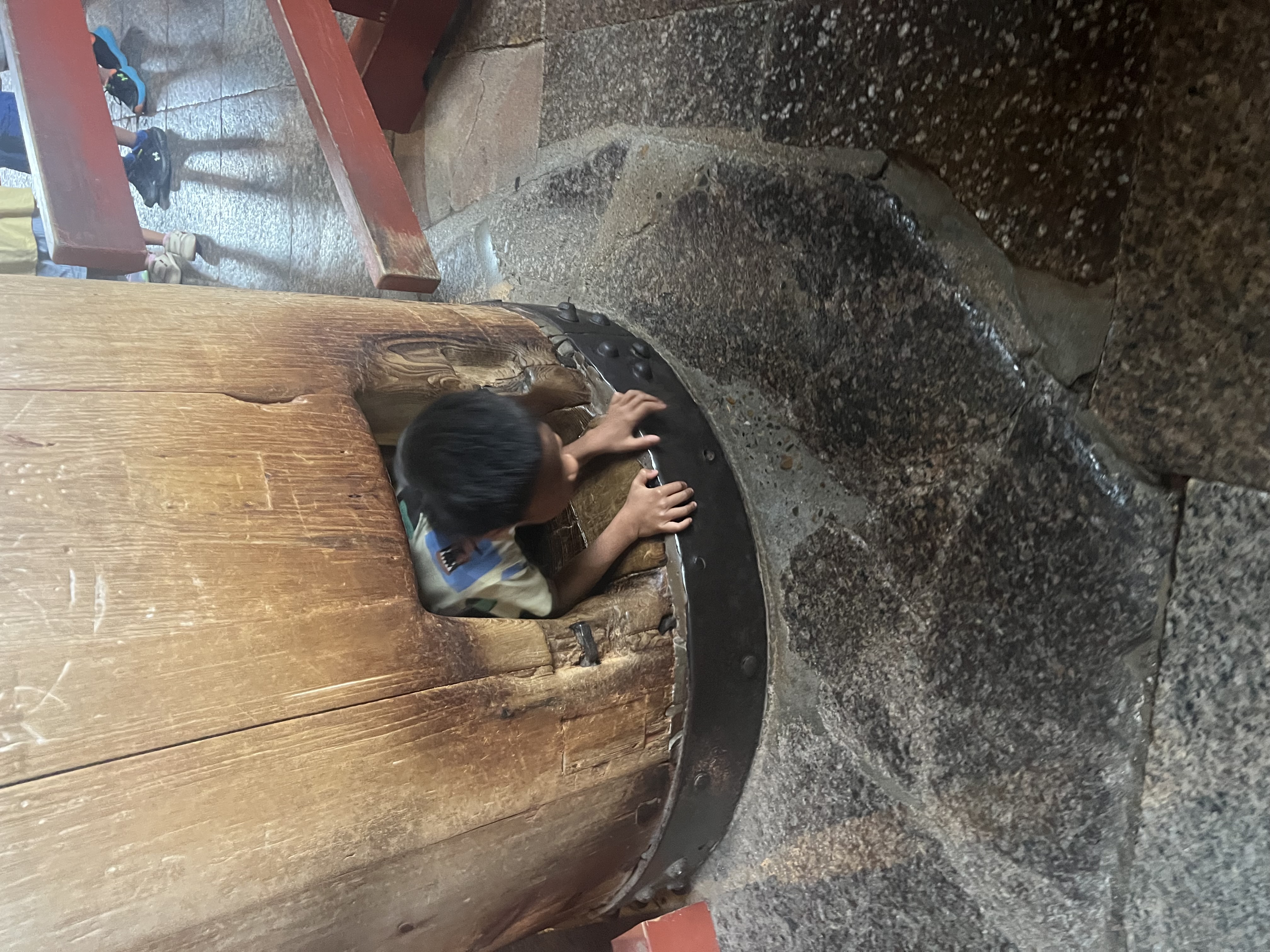 The Hole in the Pillar